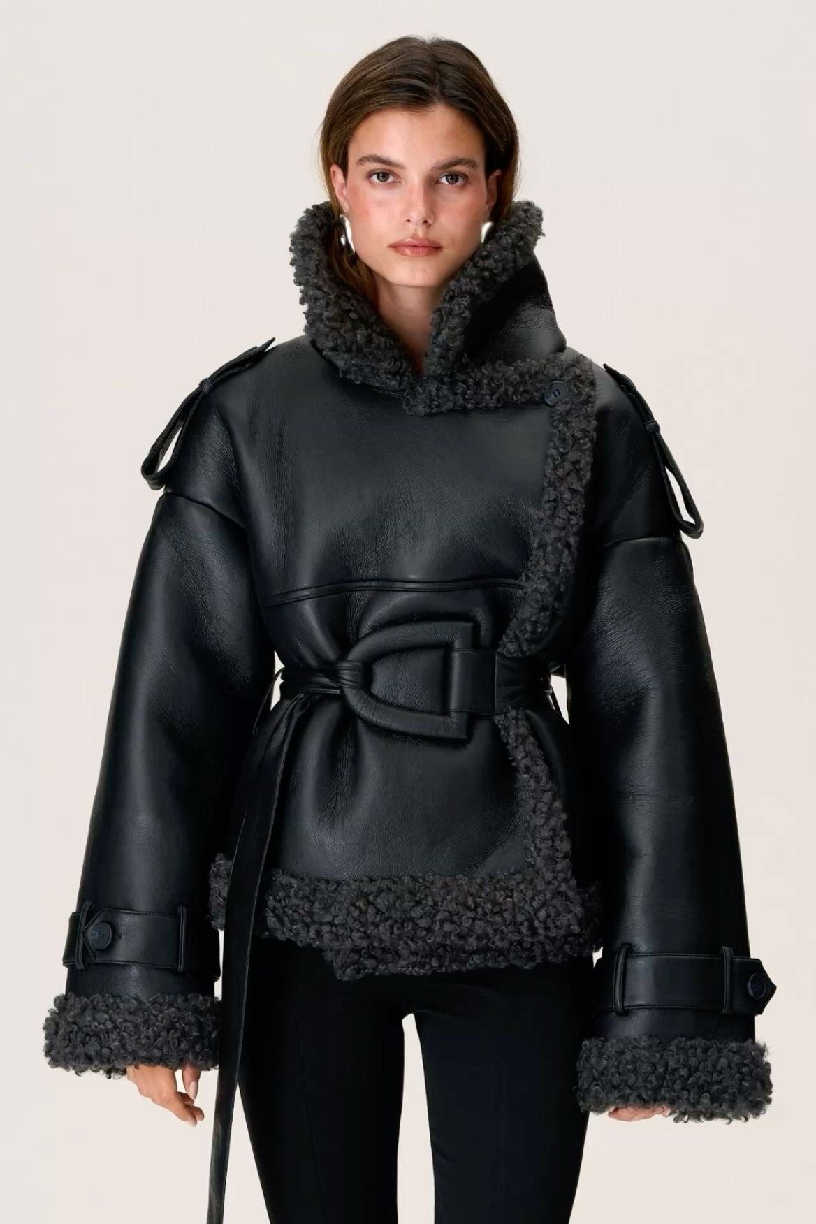 Bikerjacke mit Gürtel